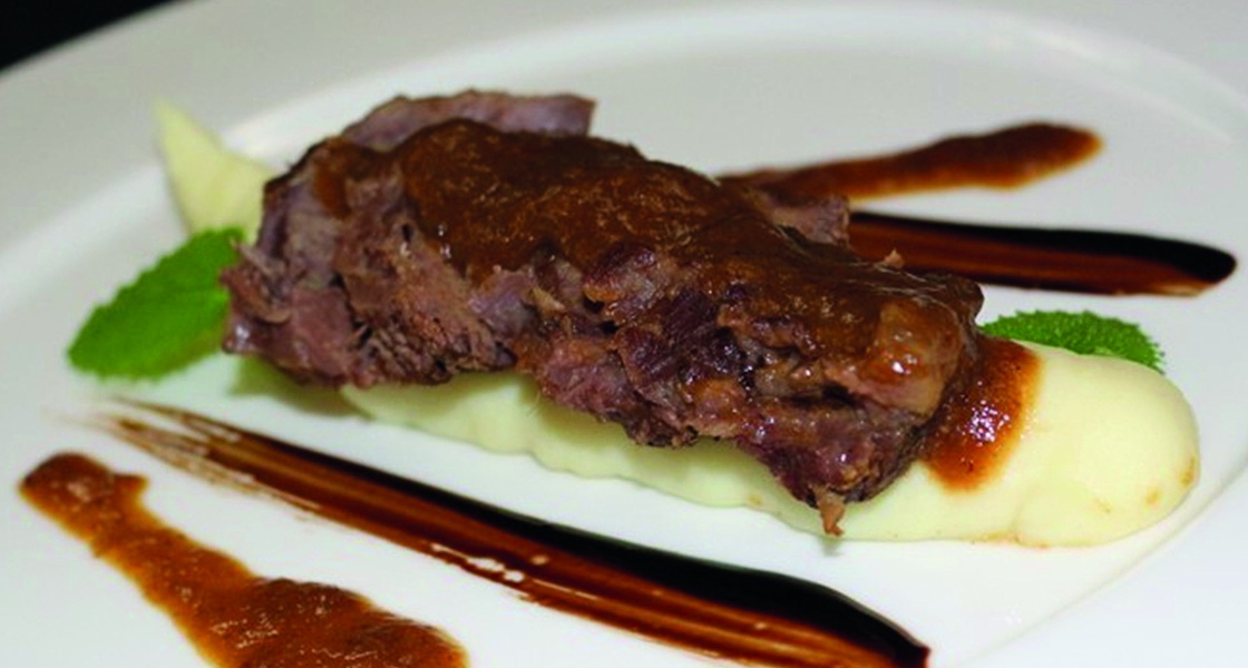 10 sati pareni juneći mišić s pjenicom od krumpira