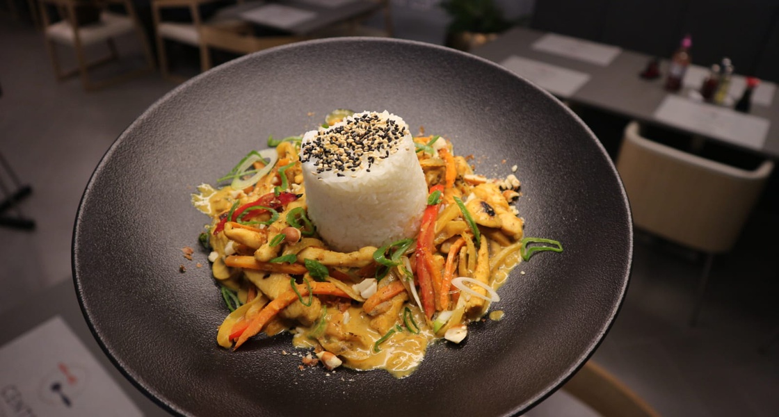 Curry piletina wok