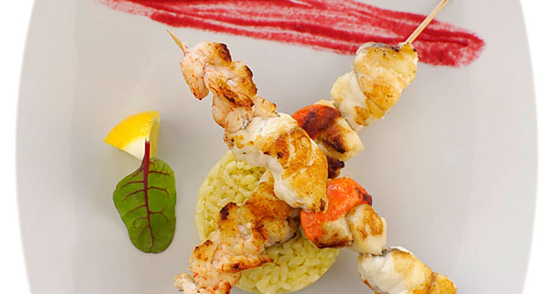 Ražnjići Yacht Club na podlozi od riže