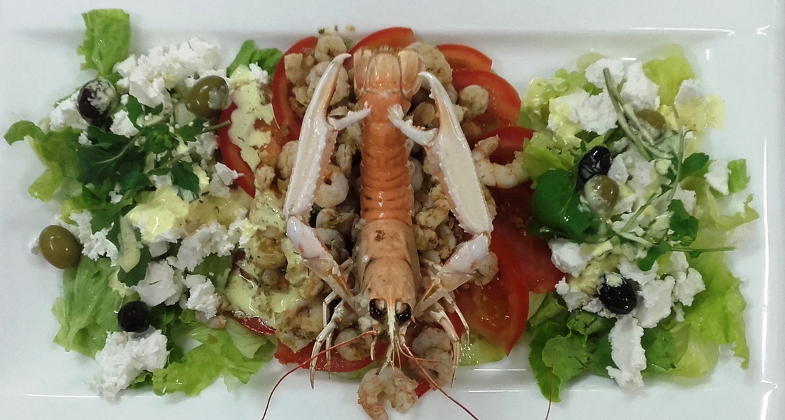 Salata od kozica i feta sira